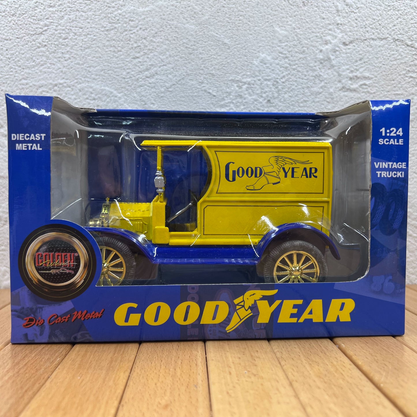 1/24 Scale Vintage Truck Diecast Model Car