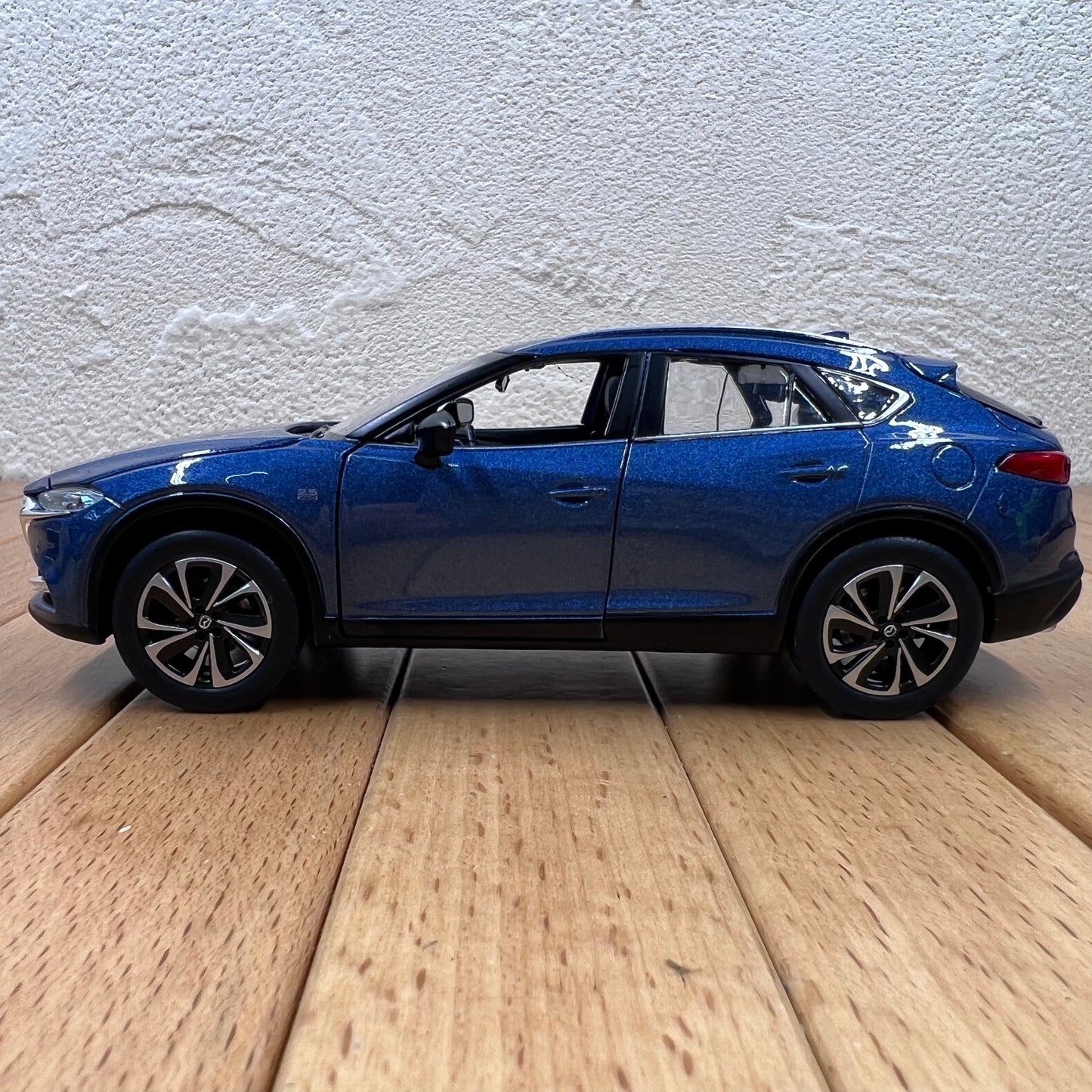 1/32 Scale 2020 Mazda CX-4 Compact Crossover SUV Diecast Model Car