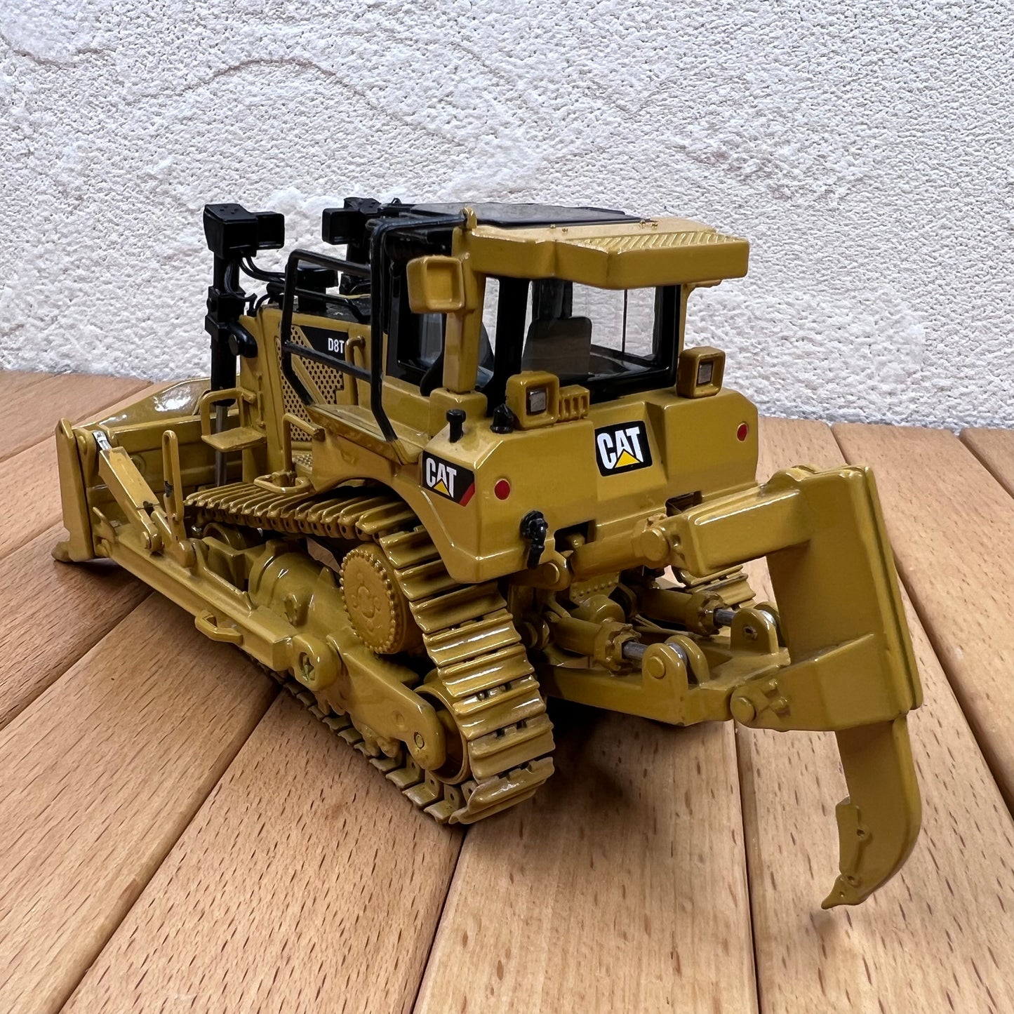 1/50 Scale Caterpillar D8T Bulldozer Diecast Model