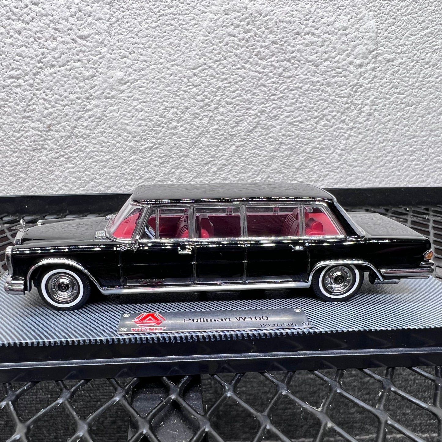 1/64 Scale 1975 Mercedes-Benz 600 (W100) Pullman Limousine Diecast Model Car