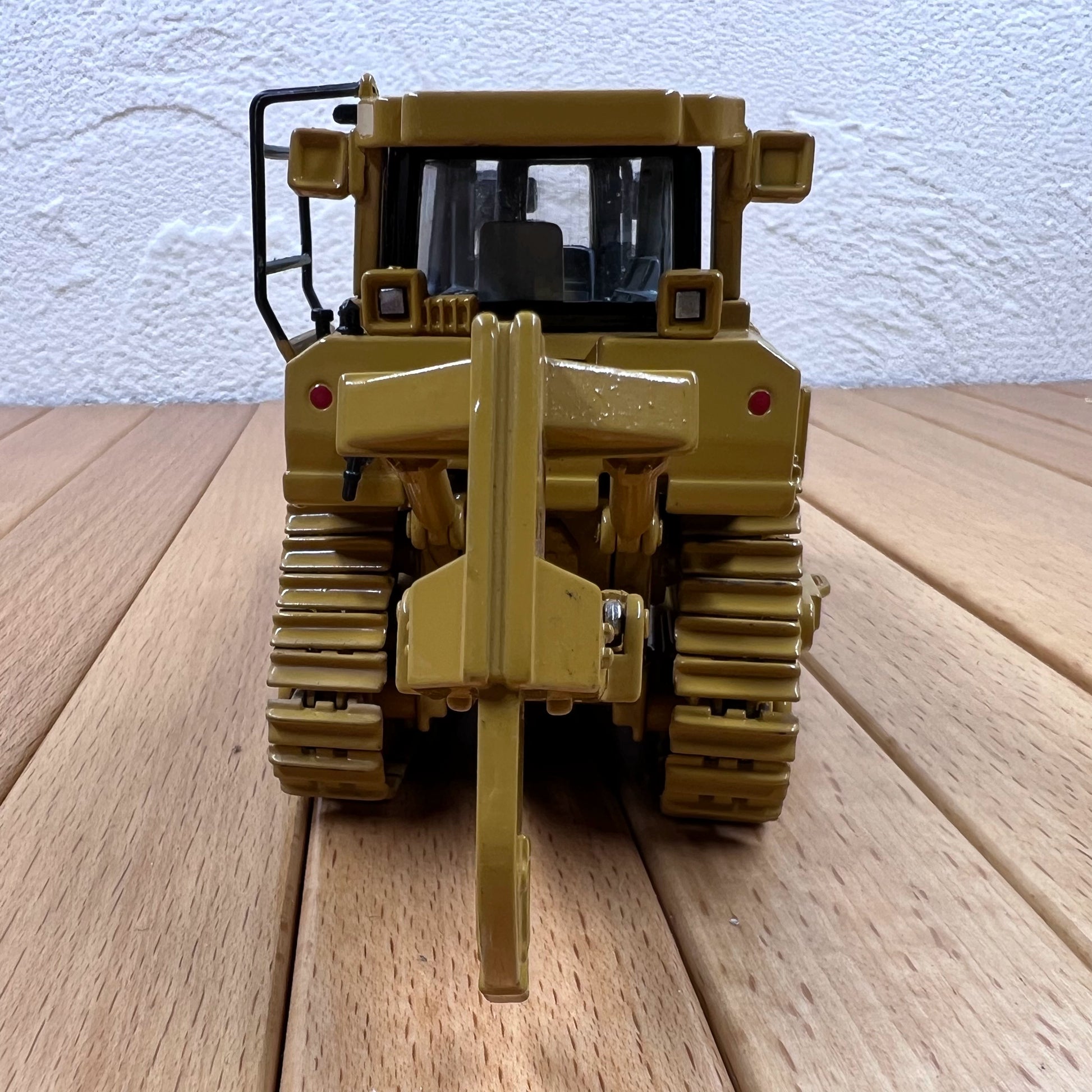 1/50 Scale Caterpillar D8T Bulldozer Diecast Model