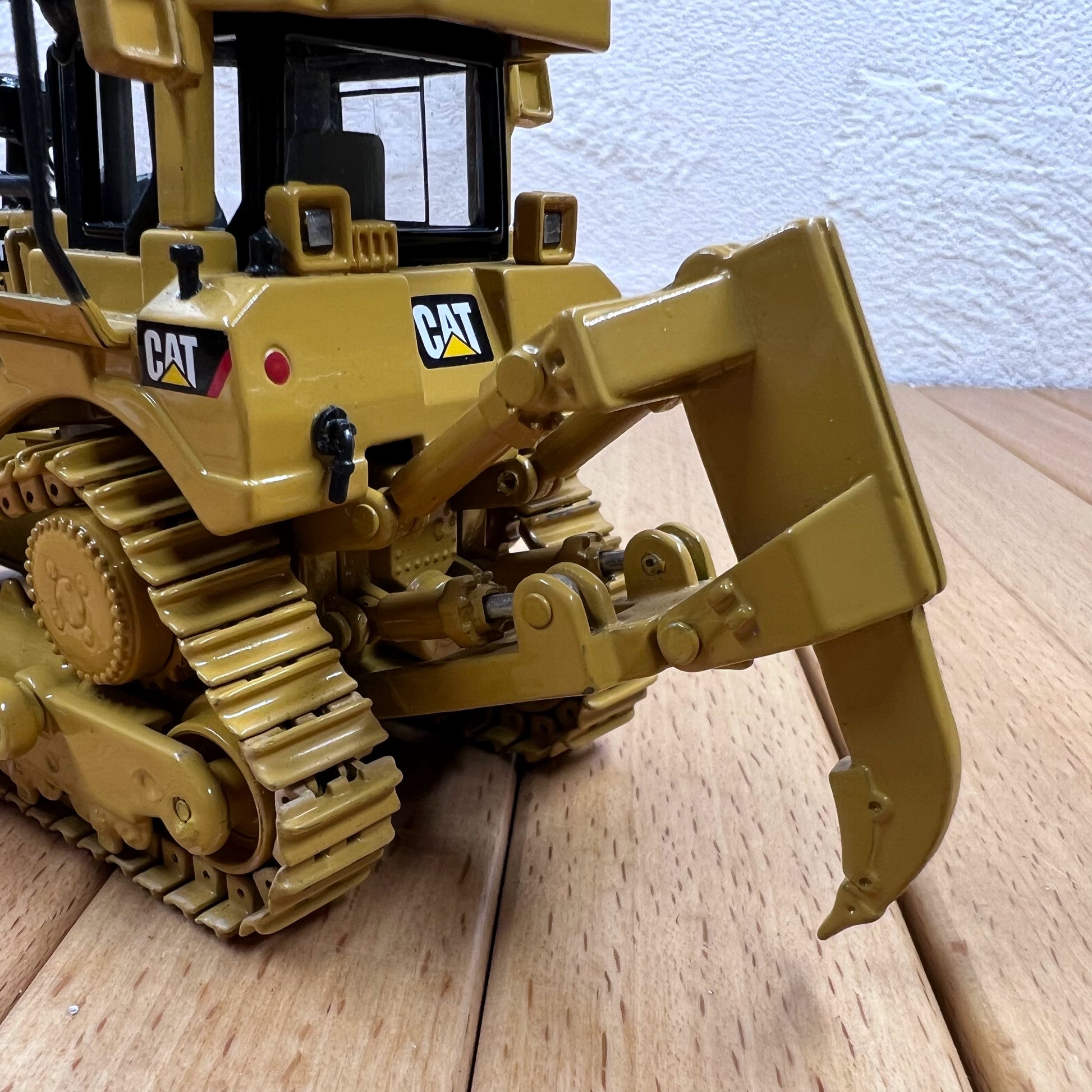 1/50 Scale Caterpillar D8T Bulldozer Diecast Model