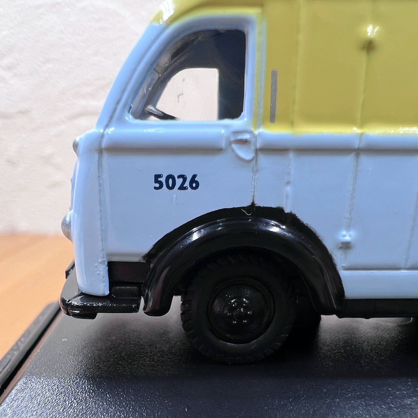 1/76 Scale Walls Ice Cream Van Diecast Model Car