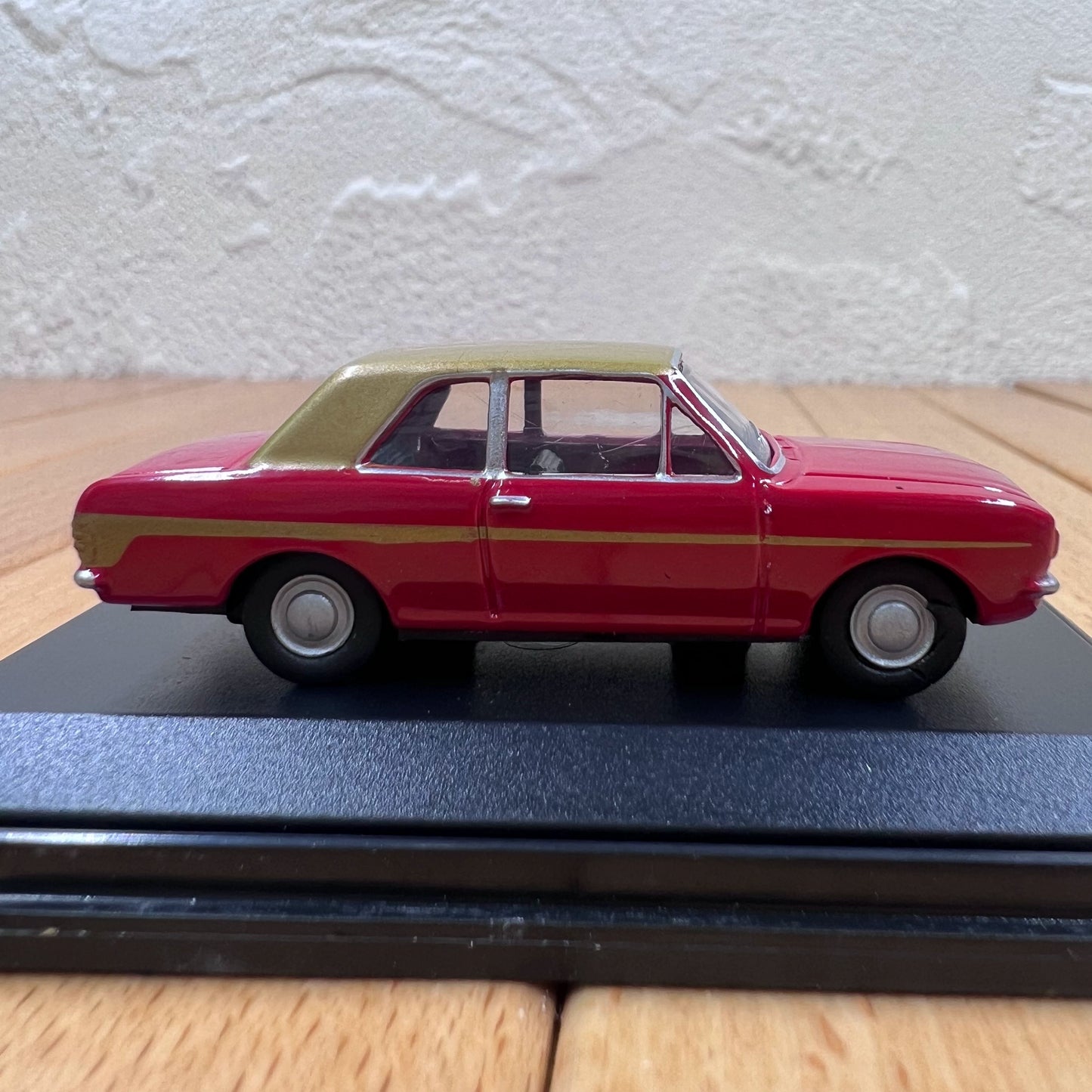 1/76 Scale Ford Cortina Diecast Model Car