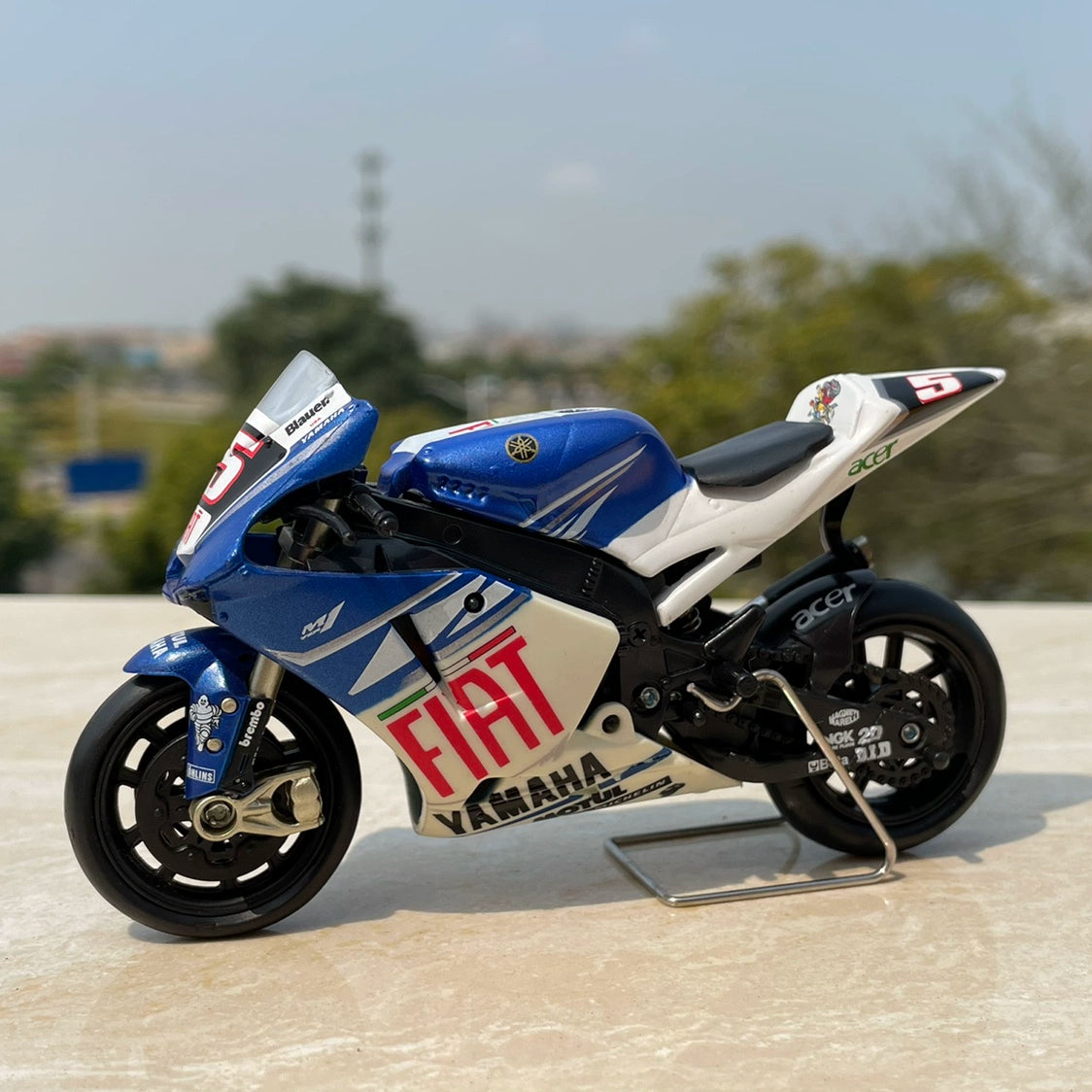 1/18 Scale Yamaha YZR-M1 Sport Motorcycle Diecast Model