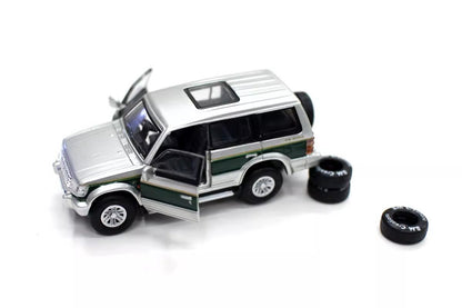 1/64 Scale Mitsubishi Pajero Super Exceed SUV Diecast Model