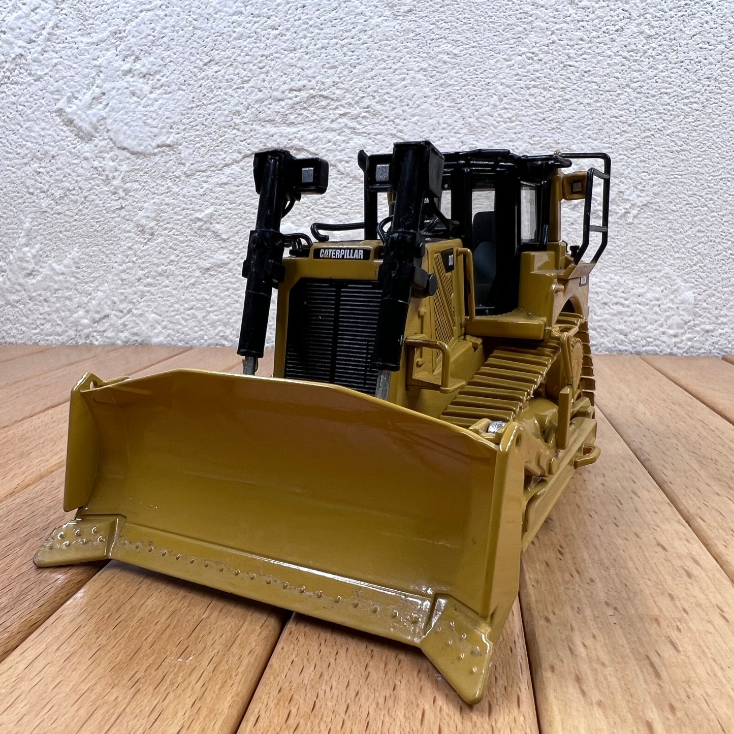 1/50 Scale Caterpillar D8T Bulldozer Diecast Model