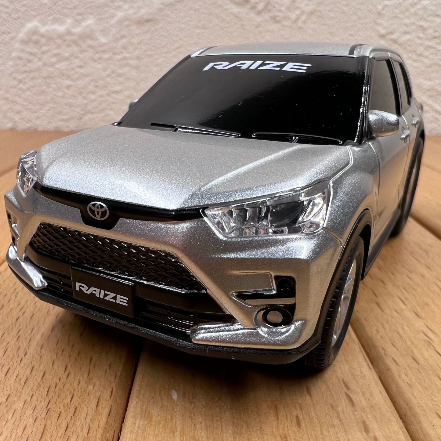 1/32 Scale Toyota Raize SUV Diecast Model Car