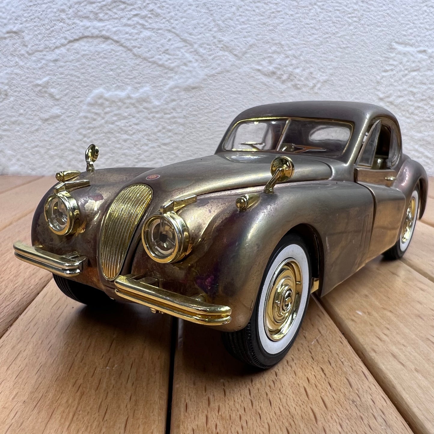 1/32 Scale 1949 Jaguar XK120 Diecast Model Car