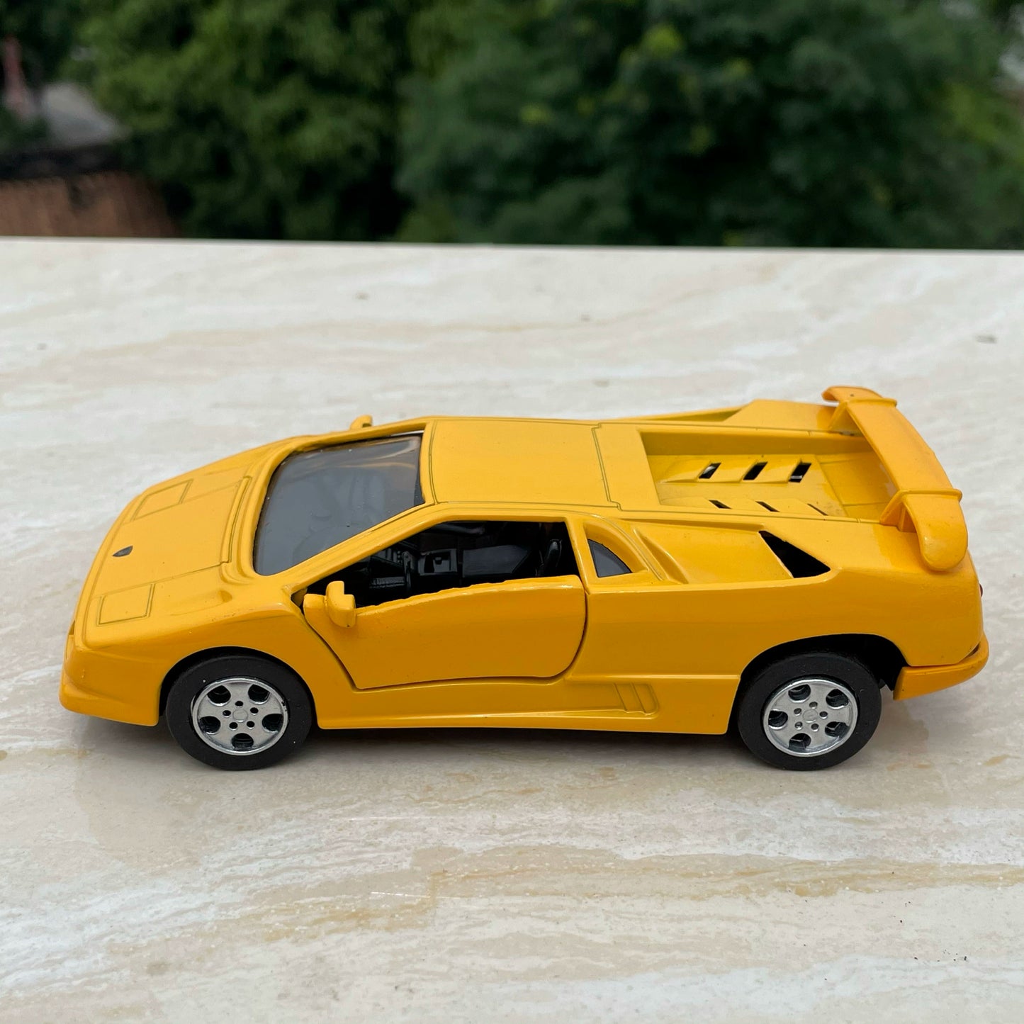 1/32 Scale Lamborghini Diablo Sports Car Diecast Model