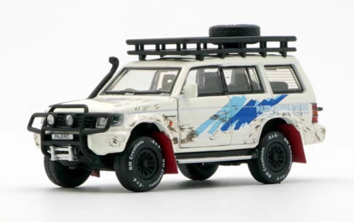 1/64 Scale Mitsubishi Pajero Super Exceed SUV Diecast Model