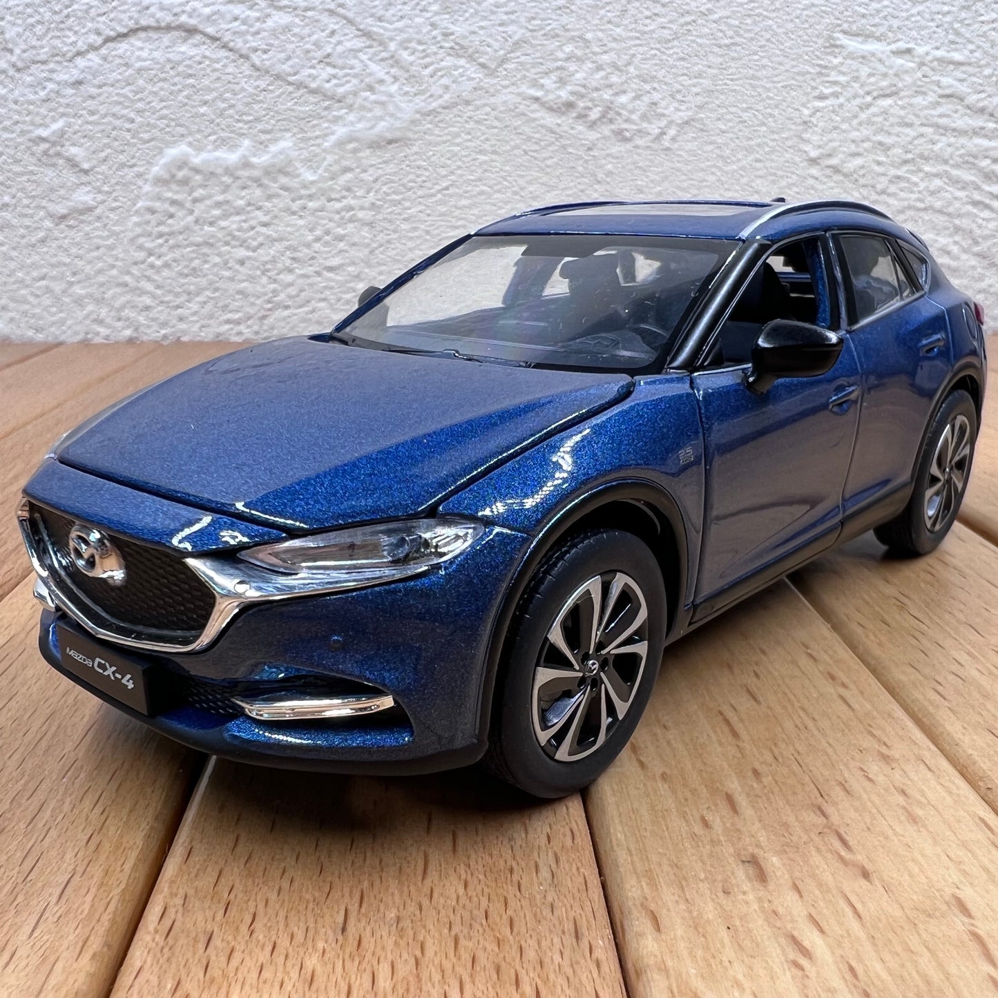 1/32 Scale 2020 Mazda CX-4 Compact Crossover SUV Diecast Model Car