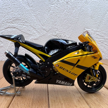 1/18 Scale 2006 Yamaha YZR-M1 Carlos Checa Diecast Model Motorcycle