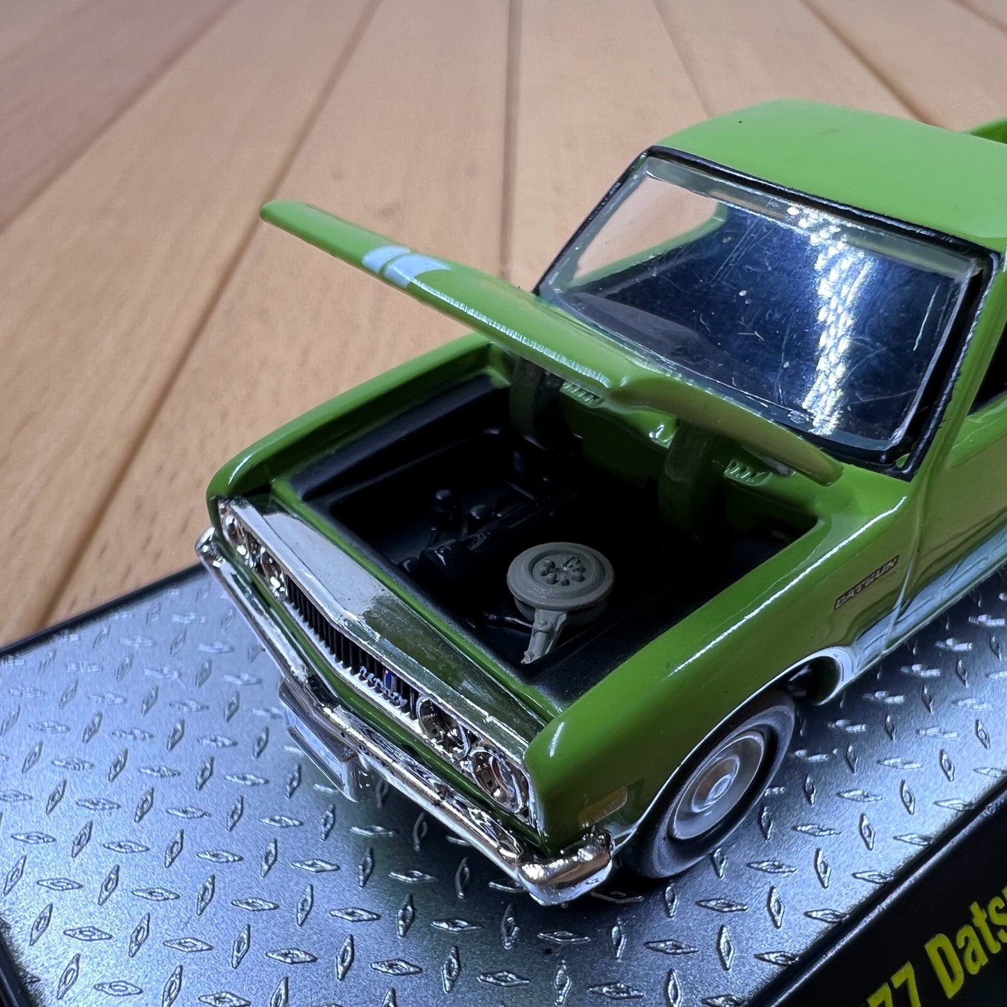 1/64 Scale 1977 Datsun Pickup Truck Diecast Model Car