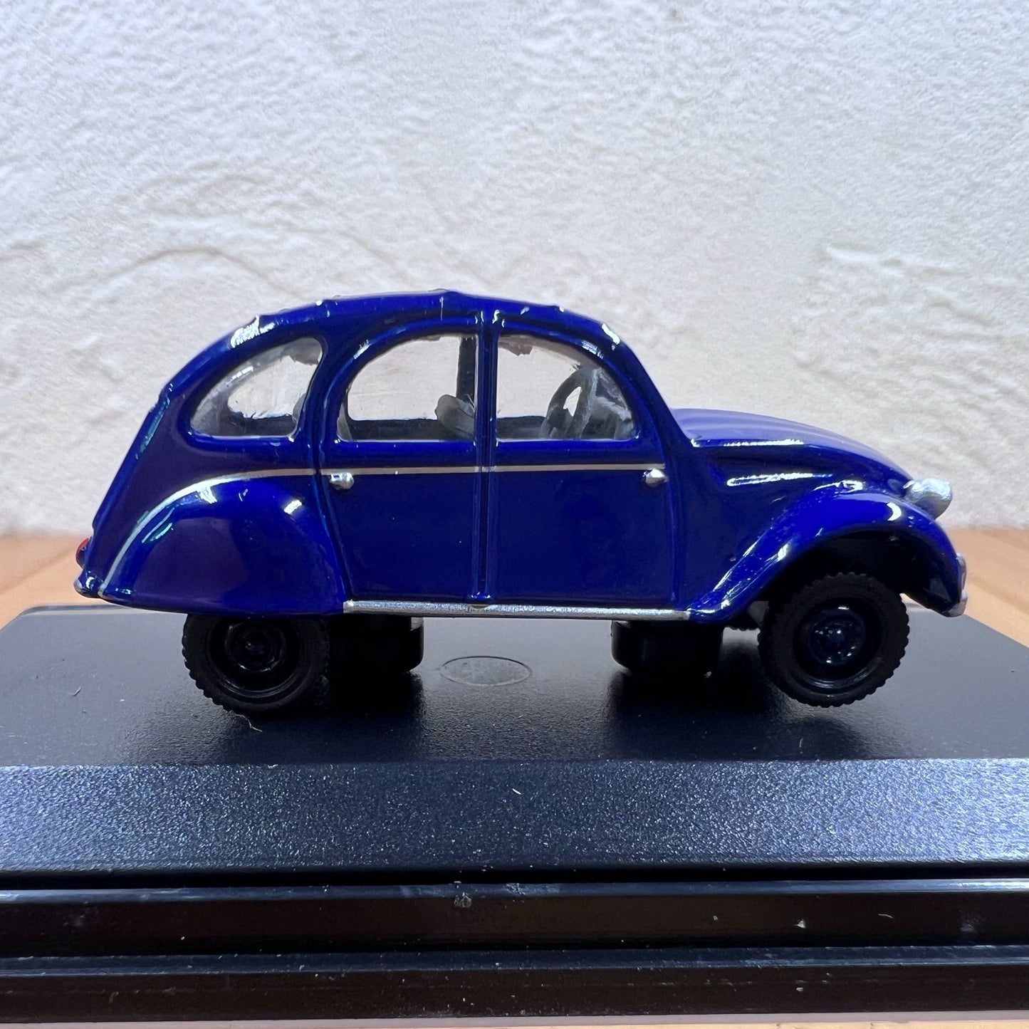 1/76 Scale Citroën 2CV6 Diecast Model Car