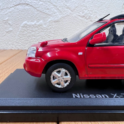 1/43 Scale 2005 Nissan X-Trail SUV Diecast Model Car