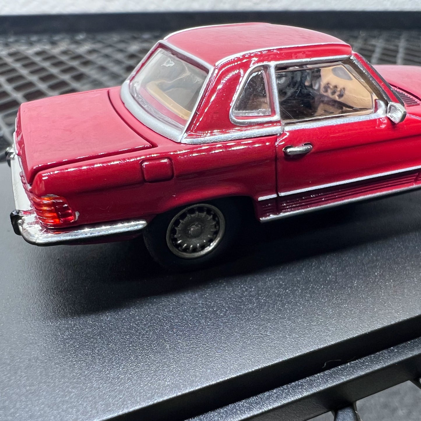 1/64 Scale 1973 Mercedes-Benz 450SL Vintage Sports Car Diecast Model