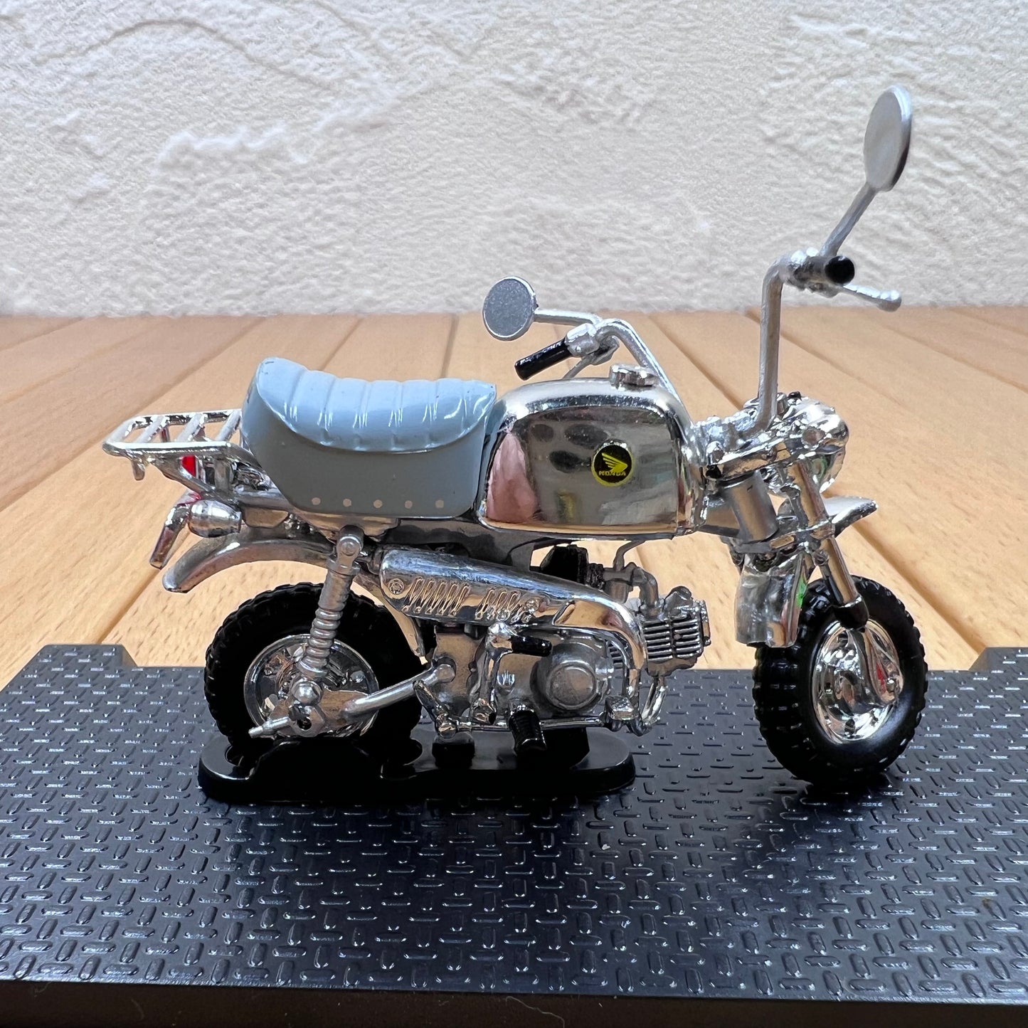 1/24 Scale 1999 Honda Gorilla Motorcycle Diecast Model