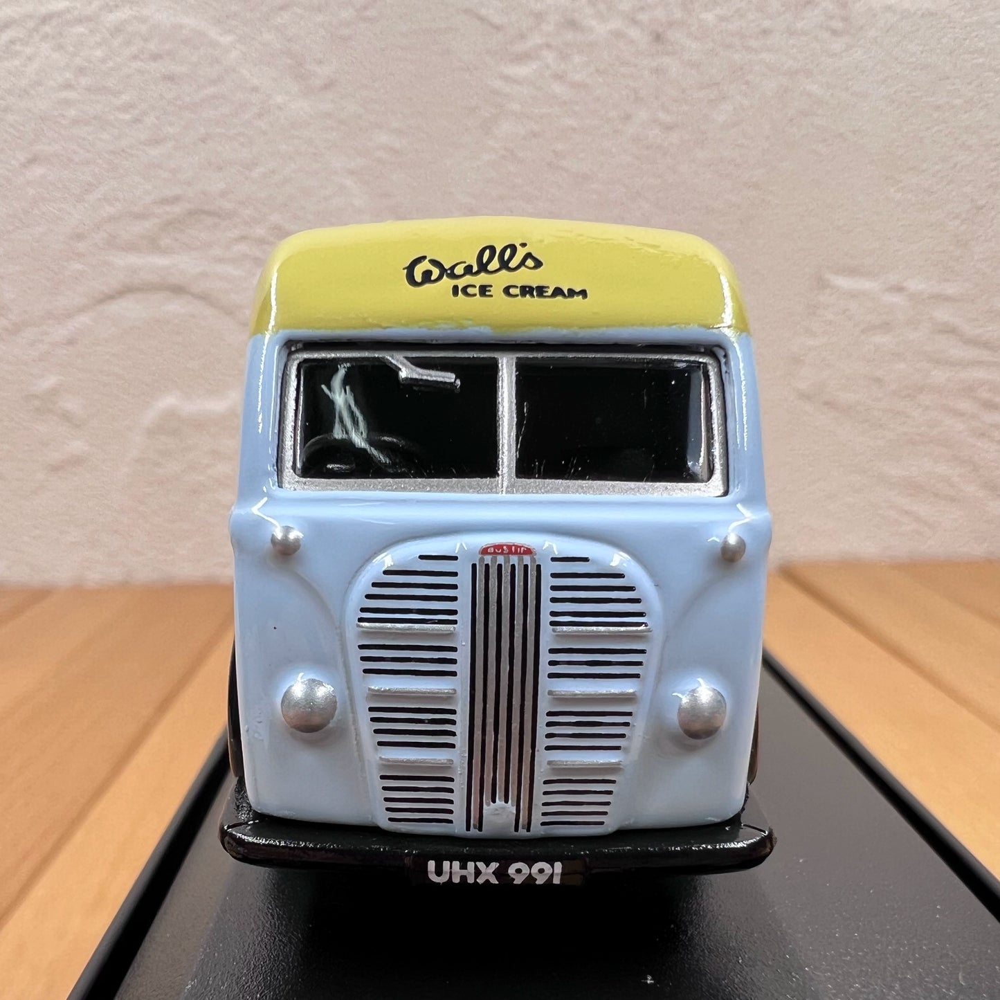 1/76 Scale Walls Ice Cream Van Diecast Model Car