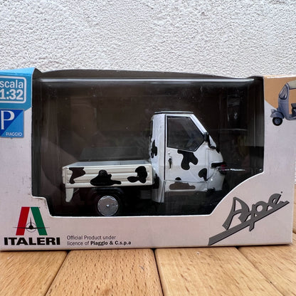 1/32 Scale 2006 Piaggio Ape 50 Mucca Tricycle Pickup Diecast Model