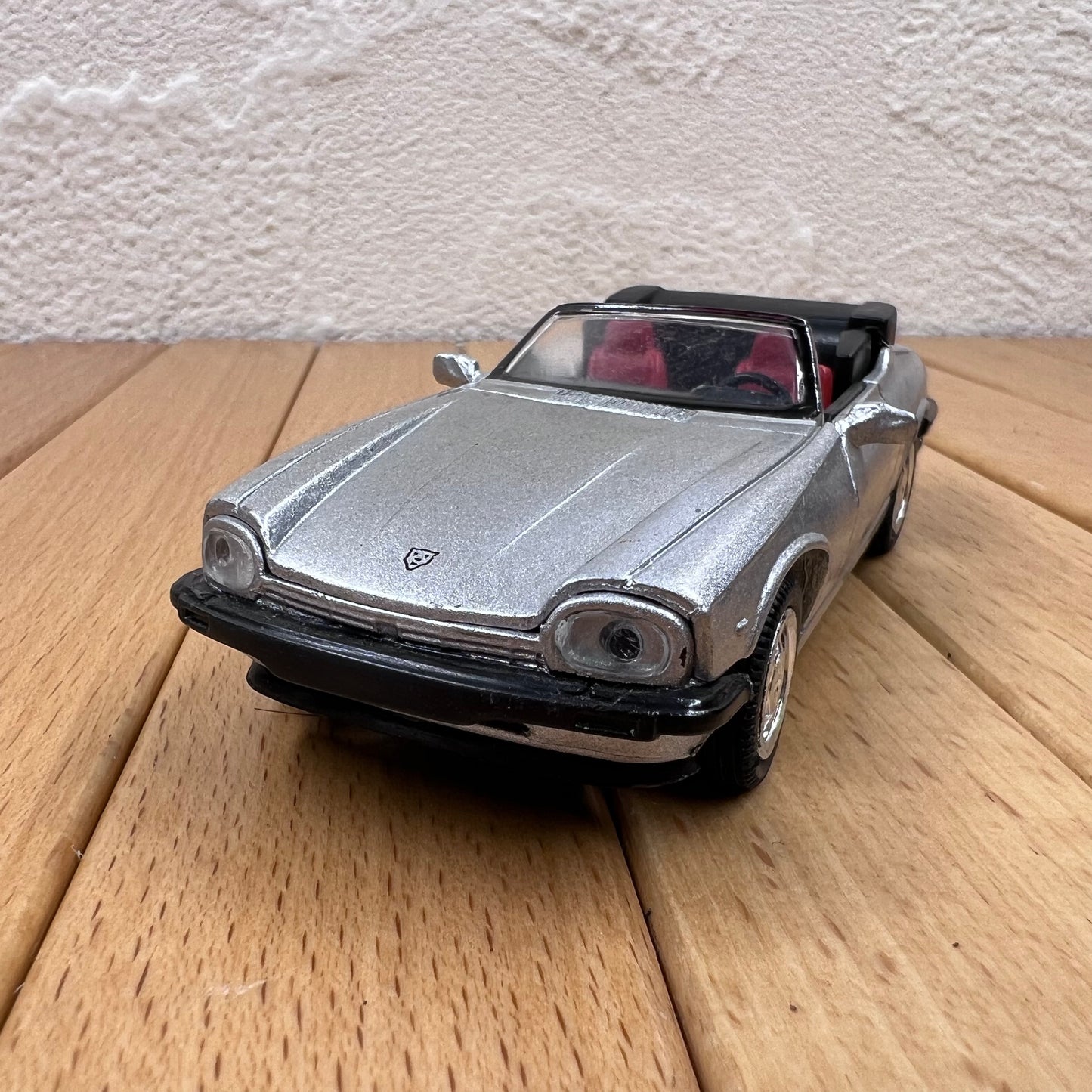 1/43 Scale 1988 Jaguar XJ-S Diecast Model Car