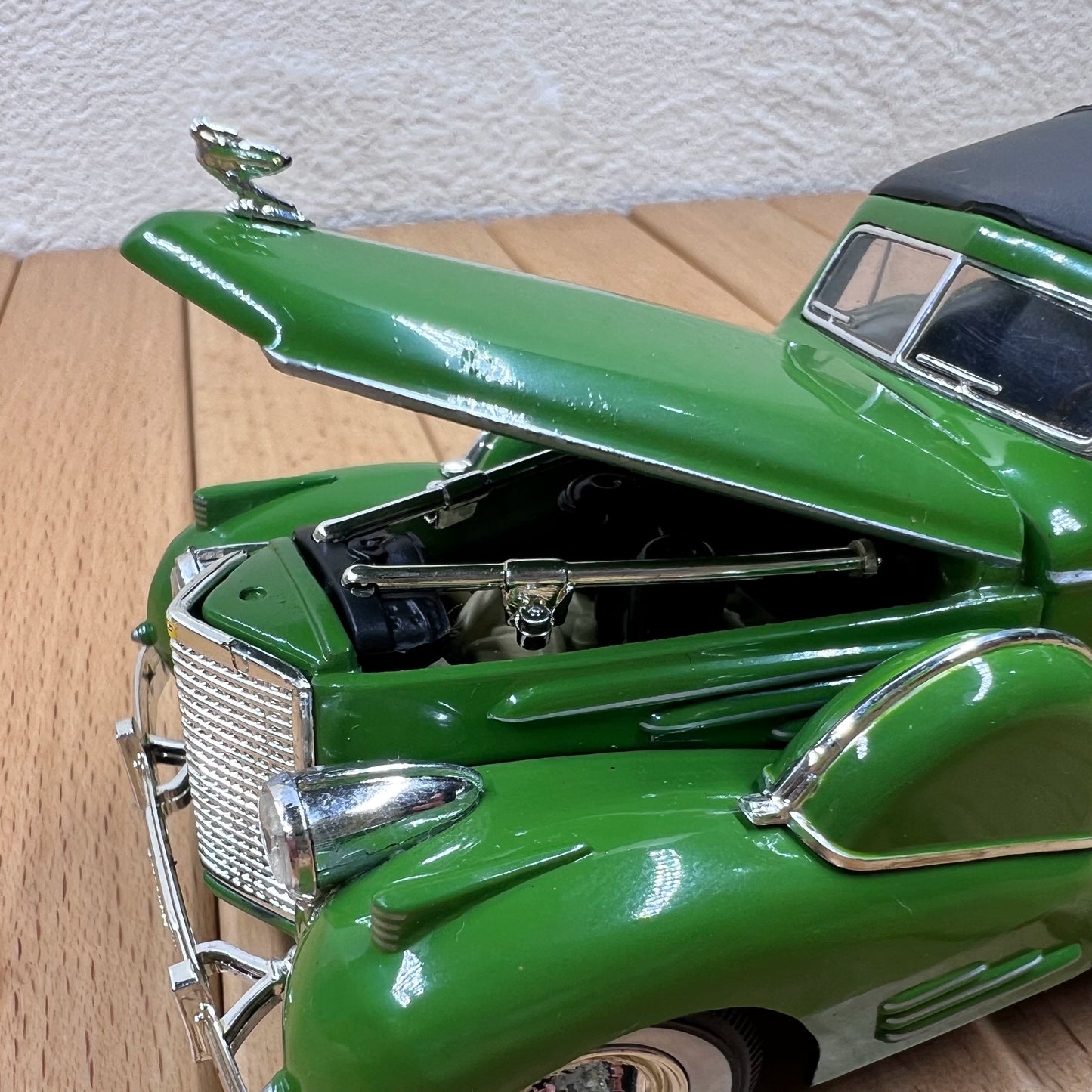 1/32 Scale 1938 Cadillac Series 70 Diecast Model Car