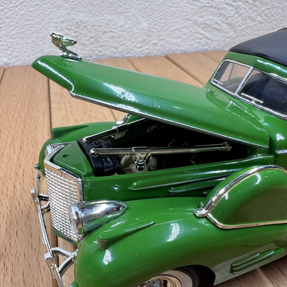 1/32 Scale 1938 Cadillac Series 70 Diecast Model Car