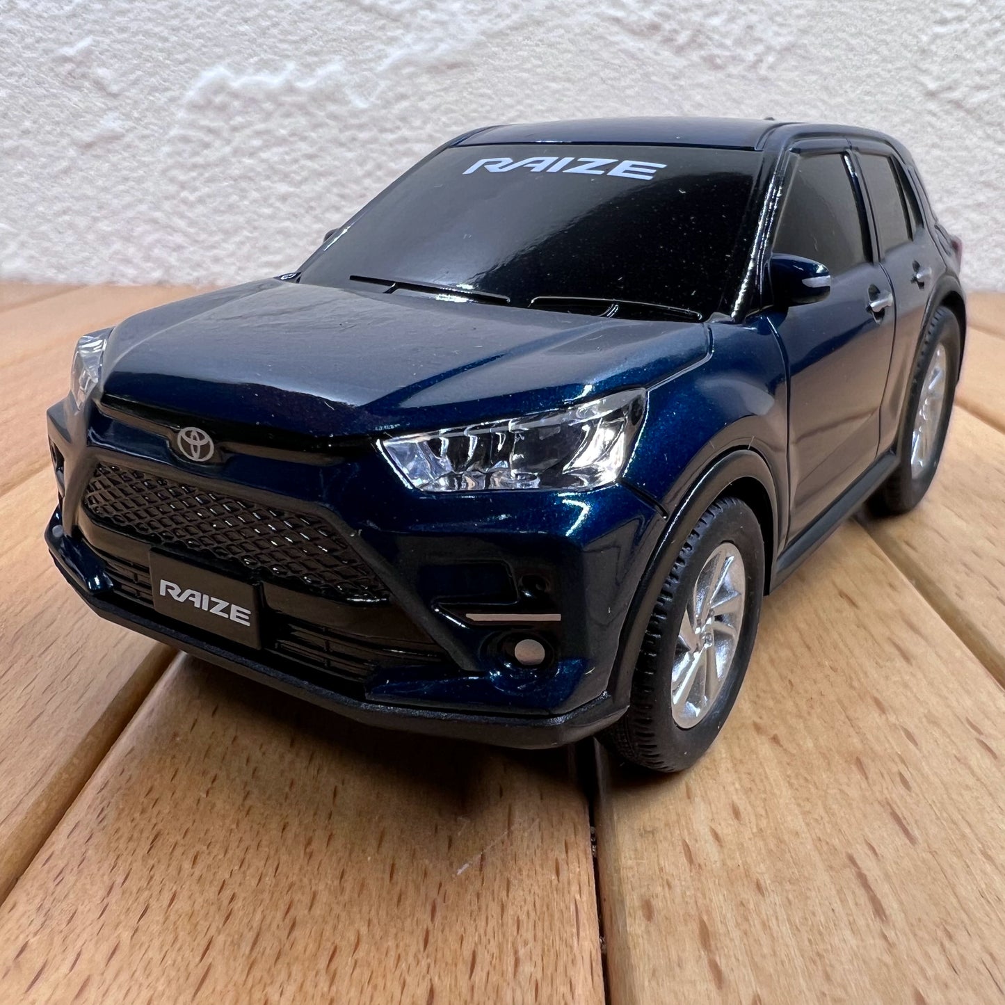 1/32 Scale Toyota Raize SUV Diecast Model Car