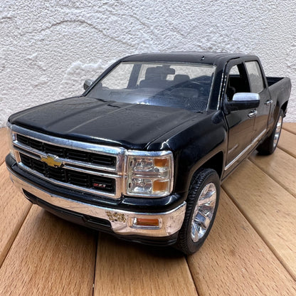 1/24 Scale 2014 Chevrolet Silverado Truck Diecast Model Car