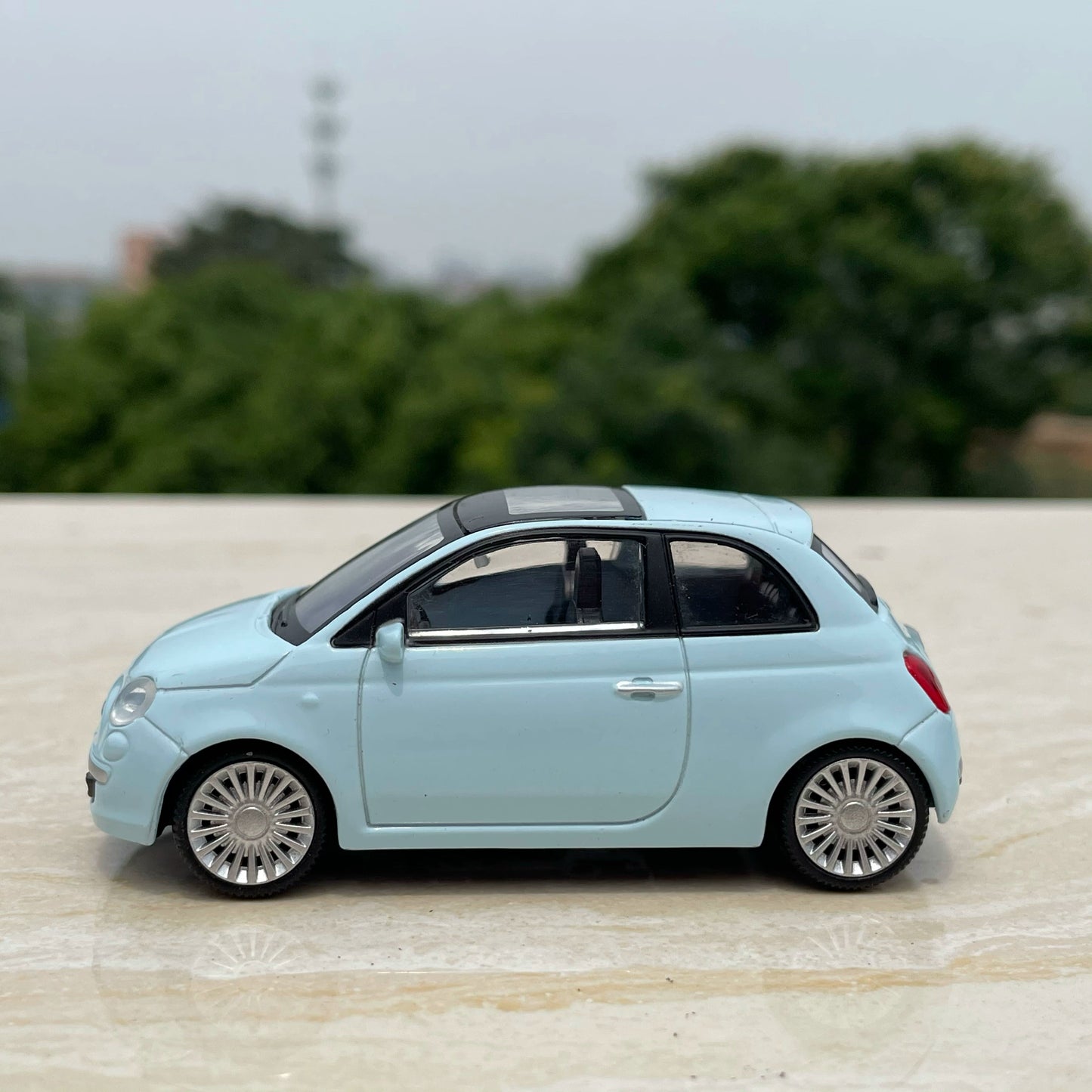 1/43 Scale Fiat 500 Economy Car Diecast Model