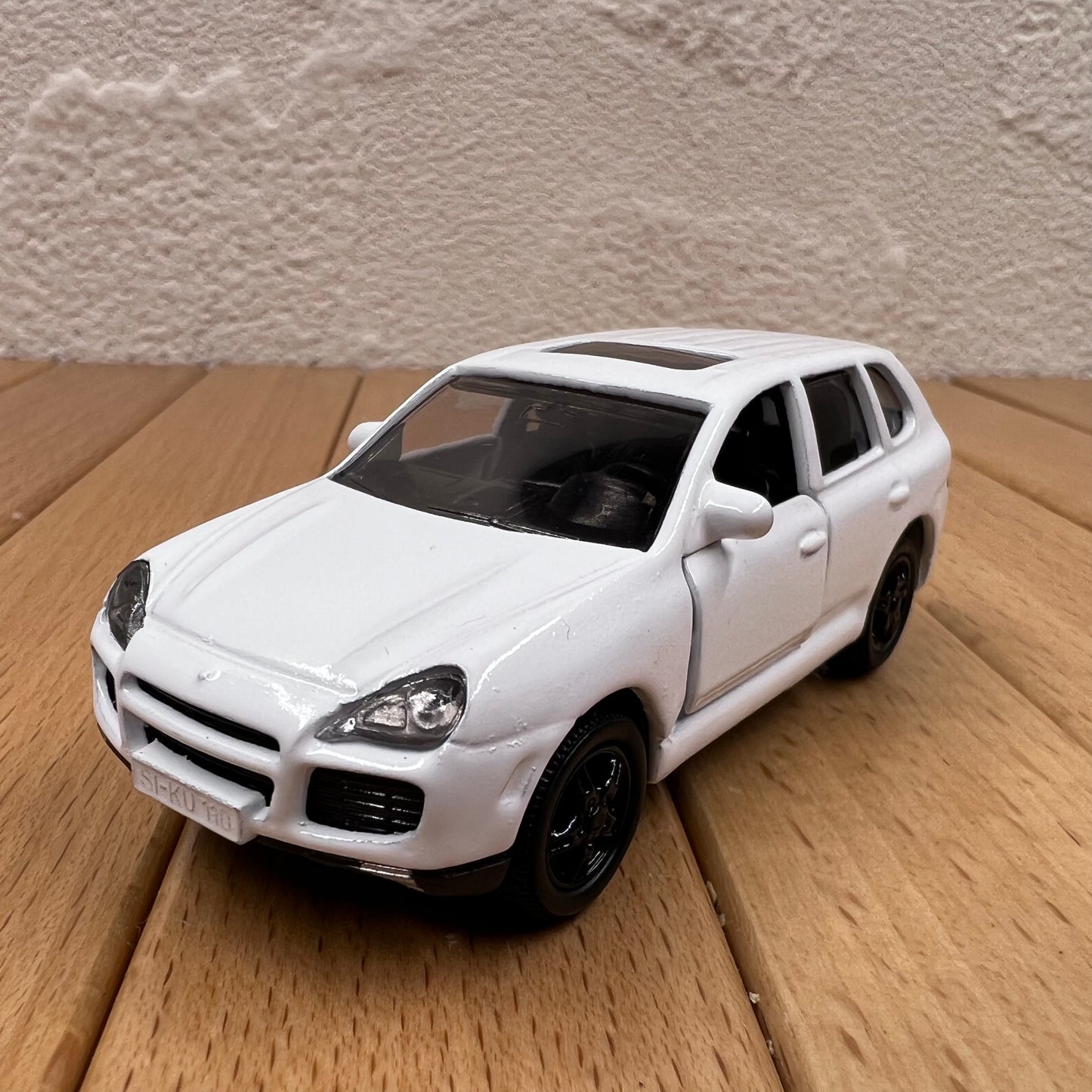 1/64 Scale Porsche Cayenne Turbo Diecast Model Car