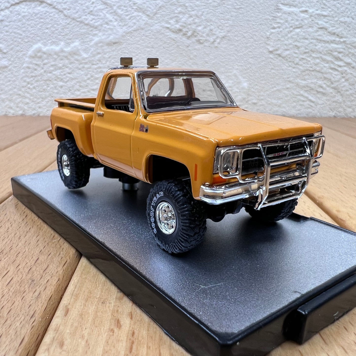 1/64 Scale 1976 GMC High Sierra 15 Pickup Truck Diecast Model