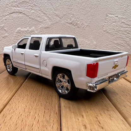 1/32 Scale 2014 Chevrolet Silverado Pickup Truck Diecast Model