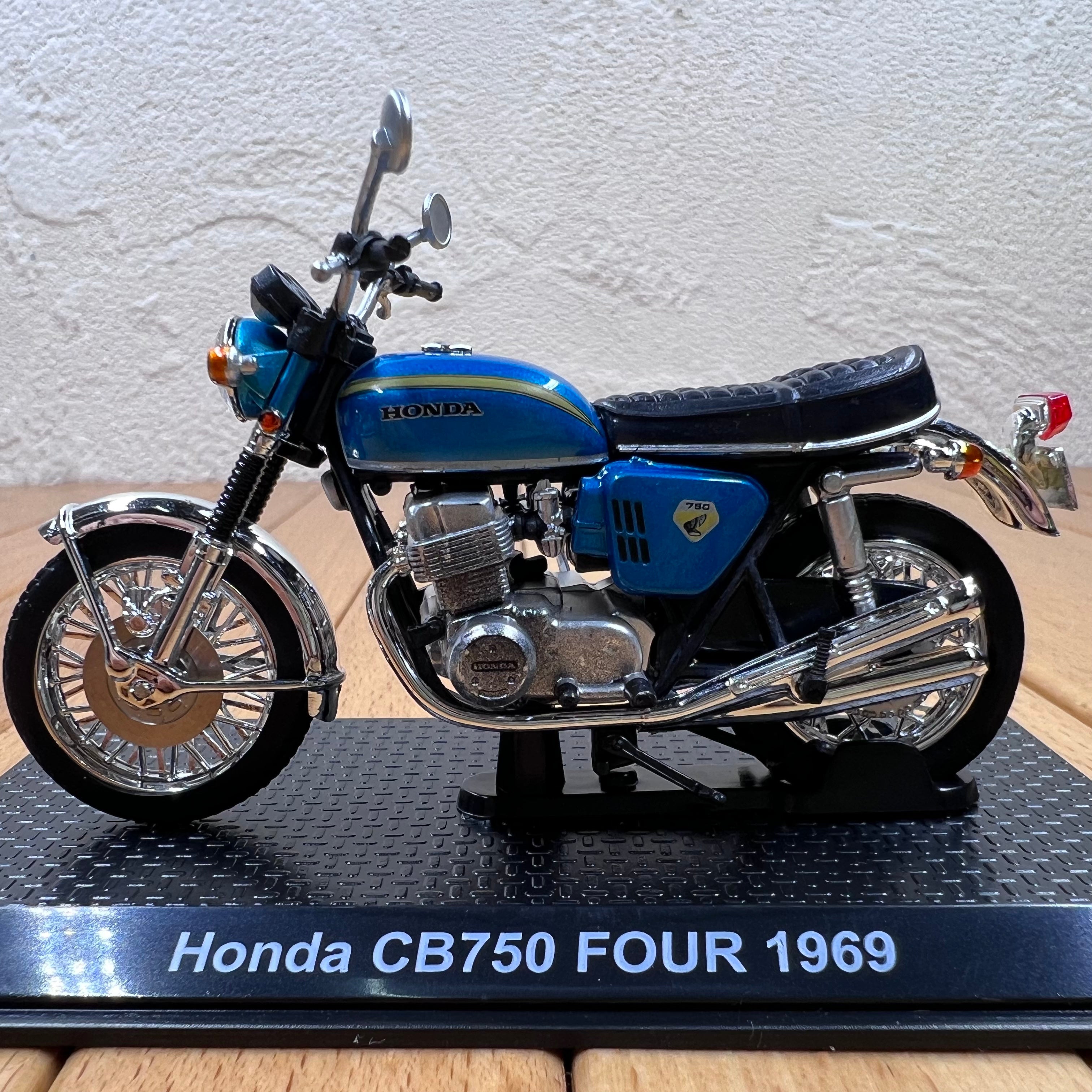 1/24 Scale 1969 Honda CB750 Four Diecast Model Motorcycle