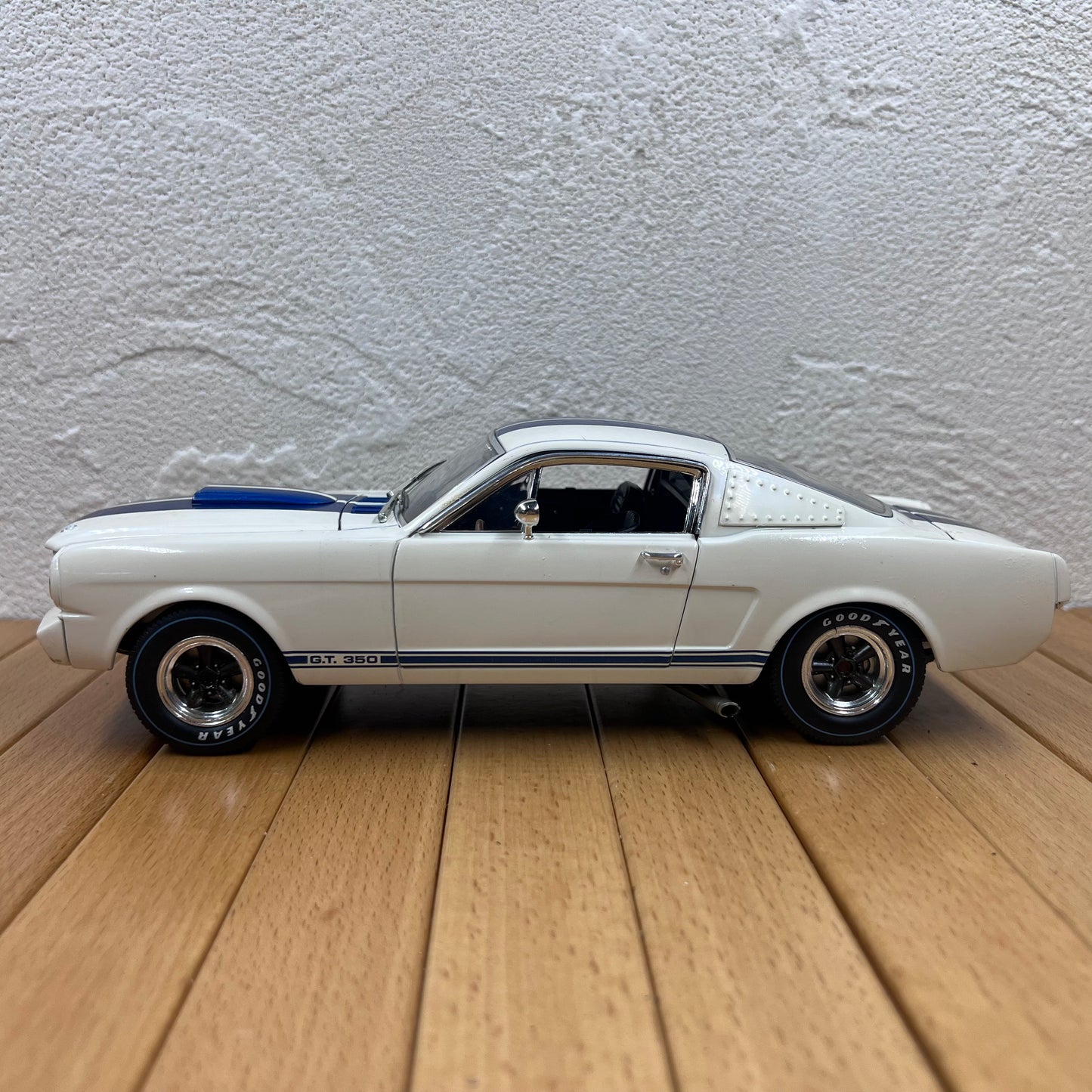 1/18 Scale Shelby Mustang GT350R Diecast Model Car