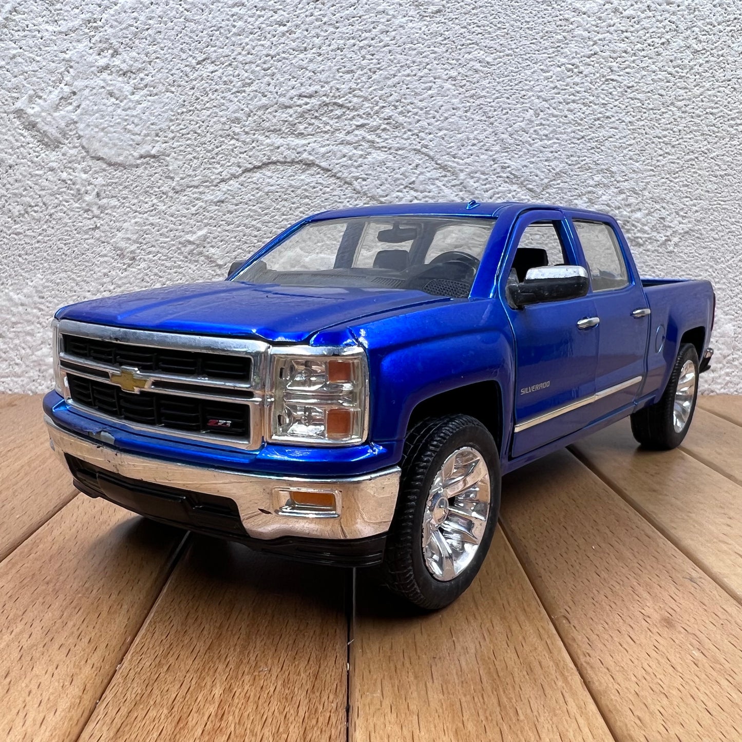 1/24 Scale 2014 Chevrolet Silverado Truck Diecast Model Car