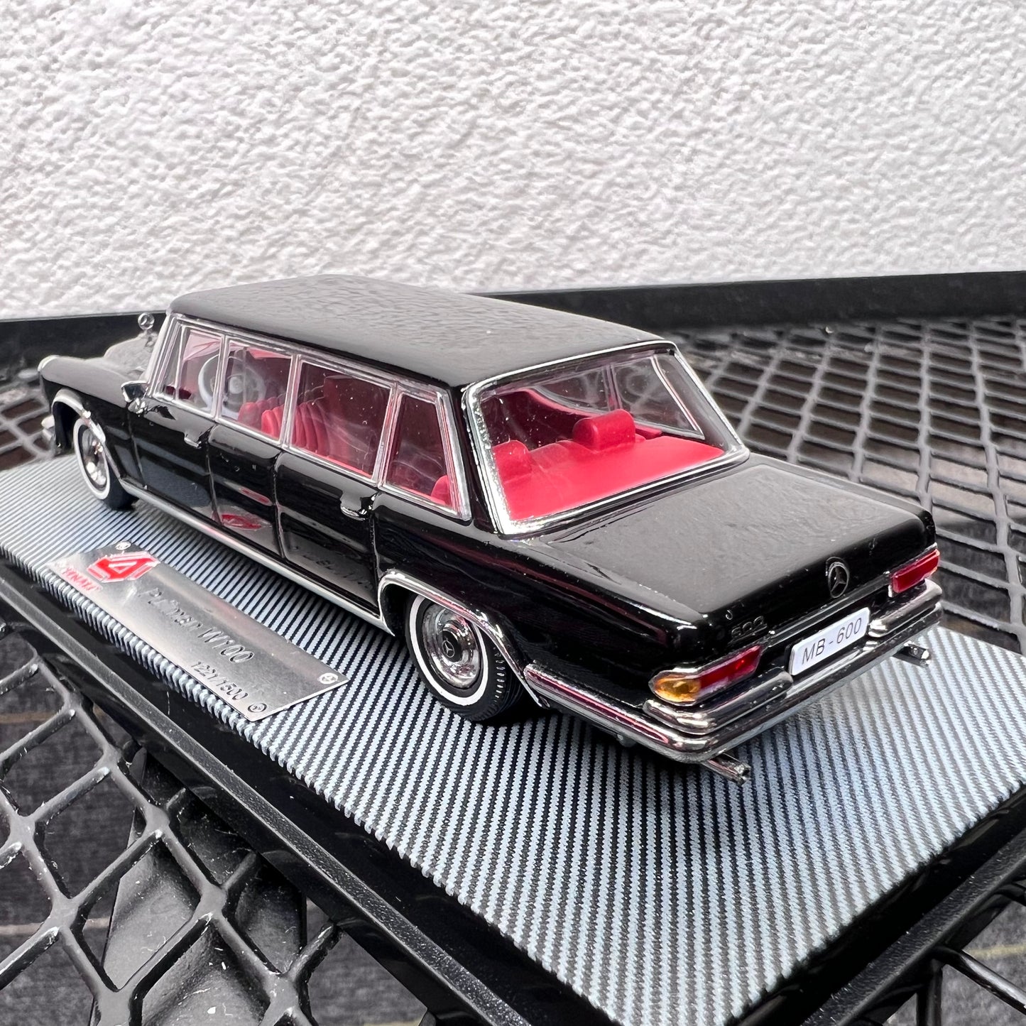 1/64 Scale 1975 Mercedes-Benz 600 (W100) Pullman Limousine Diecast Model Car