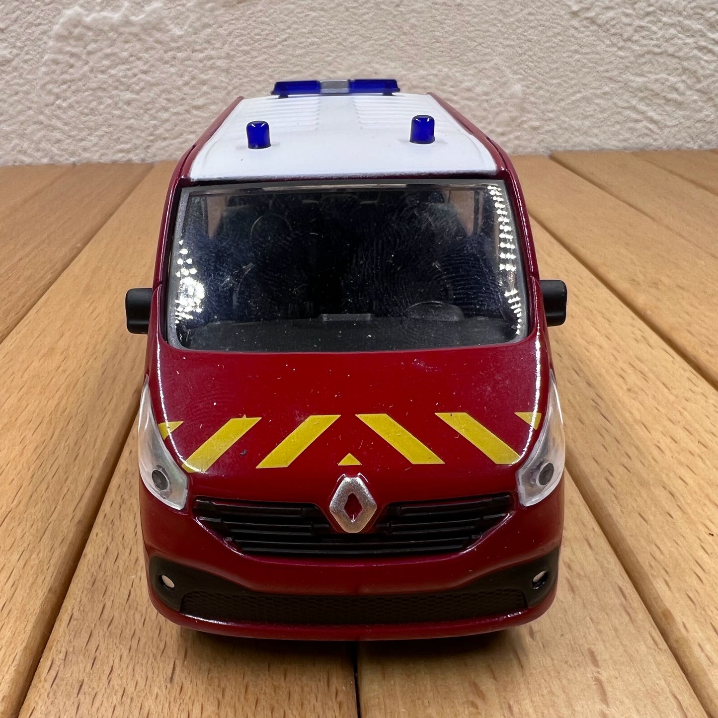 1/43 Scale Renault Trafic Ambulance Van Diecast Model Car