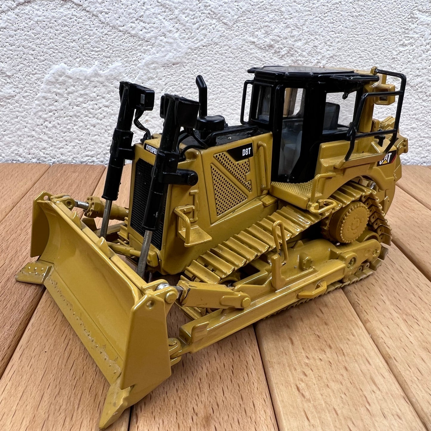 1/50 Scale Caterpillar D8T Bulldozer Diecast Model