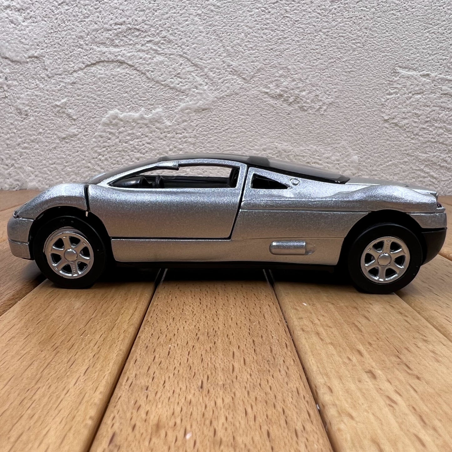 1/32 Scale Audi Avus Quattro Concept Sports Car Diecast Model