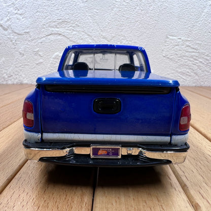 1/24 Scale 1999 Chevrolet Silverado Truck Diecast Model