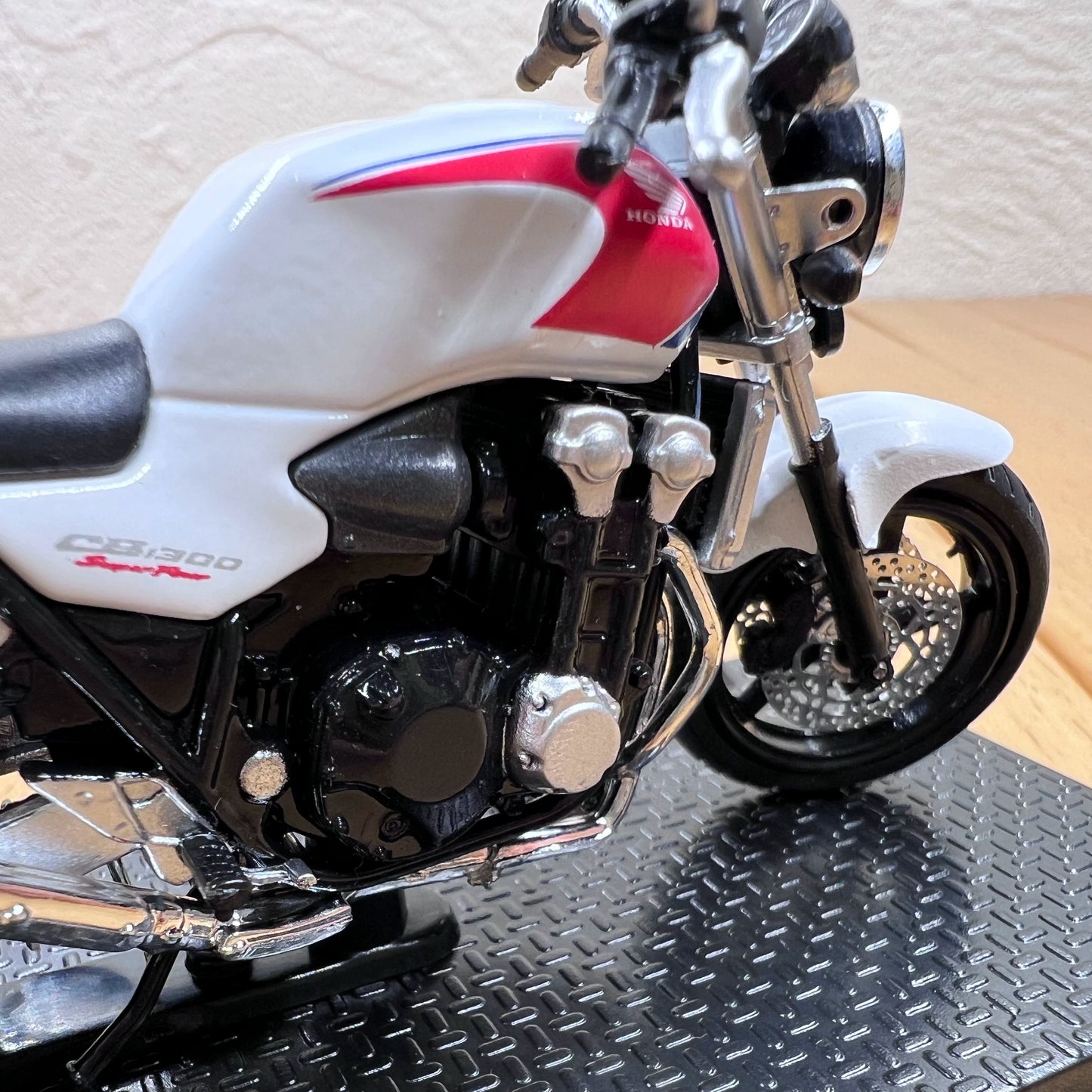 1/24 Scale Honda CB1300 Super Four Diecast Model Motorcycle