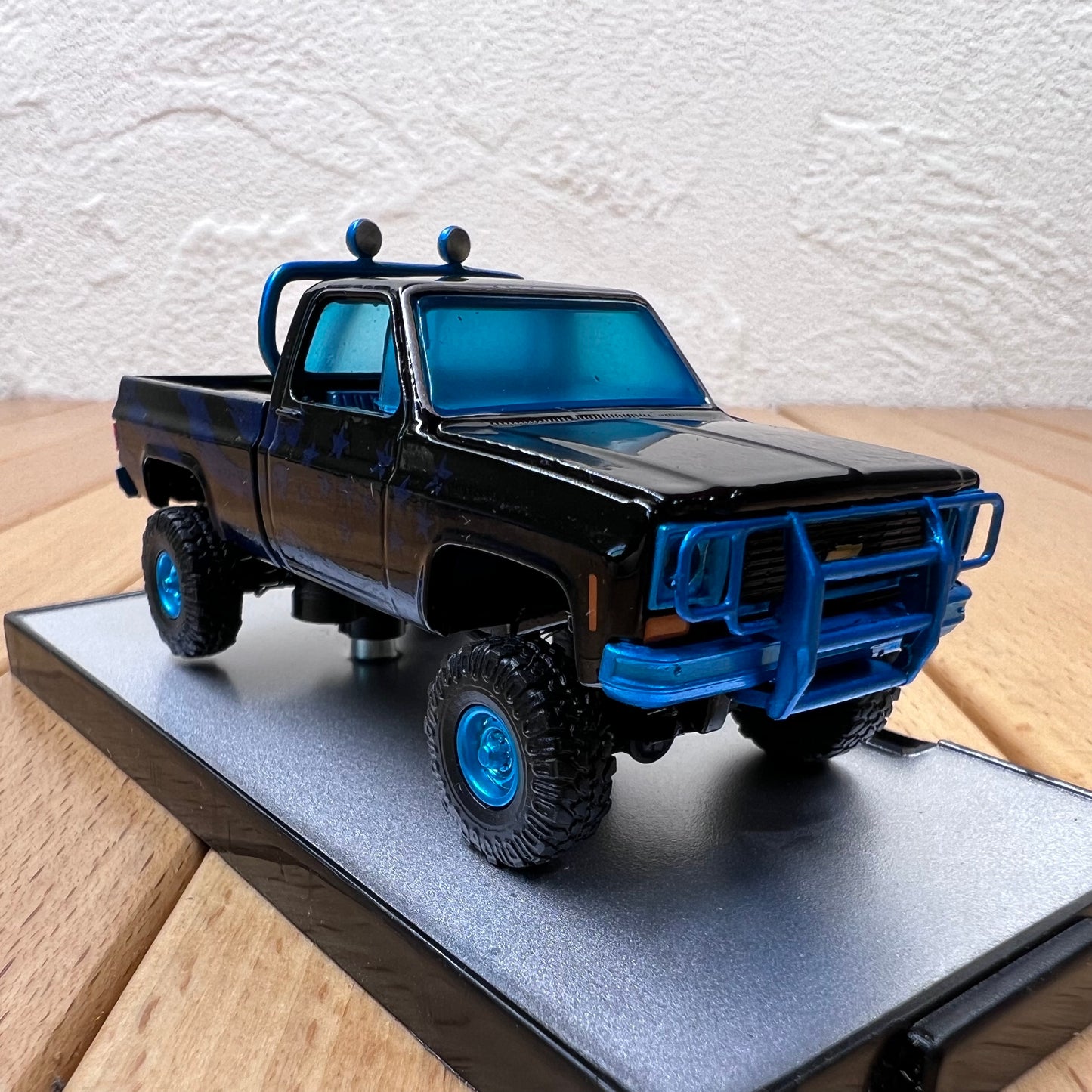 1/64 Scale 1973 Chevrolet Cheyenne Super 10 Truck Diecast Model Car