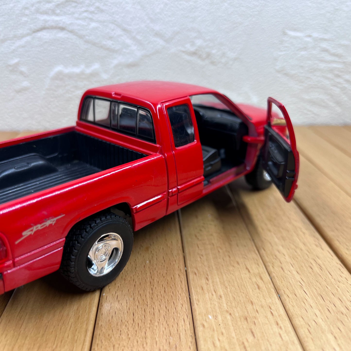 1/24 Scale Ram 1500 Pickup Truck Diecast Model