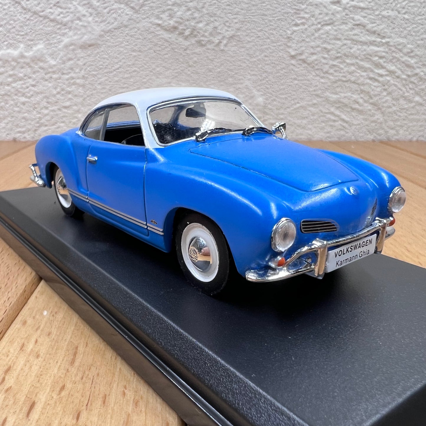 1/43 Scale 1962 Volkswagen Karmann Ghia Diecast Model Car