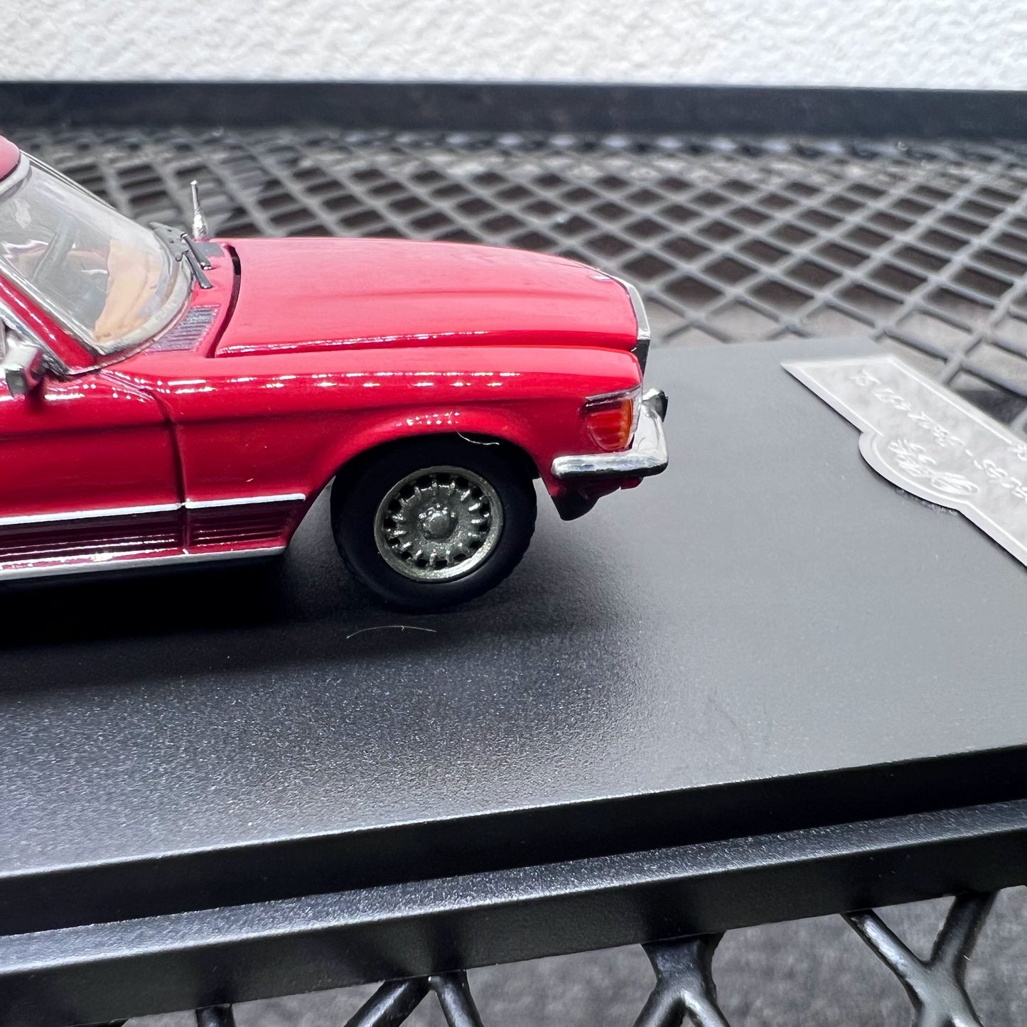 1/64 Scale 1973 Mercedes-Benz 450SL Vintage Sports Car Diecast Model