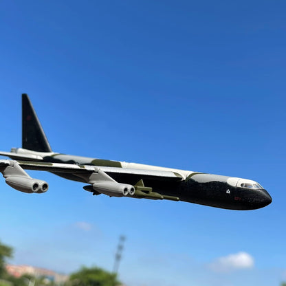 1/300 Scale Boeing B-52 Stratofortress American Bomber DIecast Model Aircraft