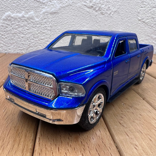 1/32 Scale 2013 Ram 1500 Pickup Truck Diecast Model