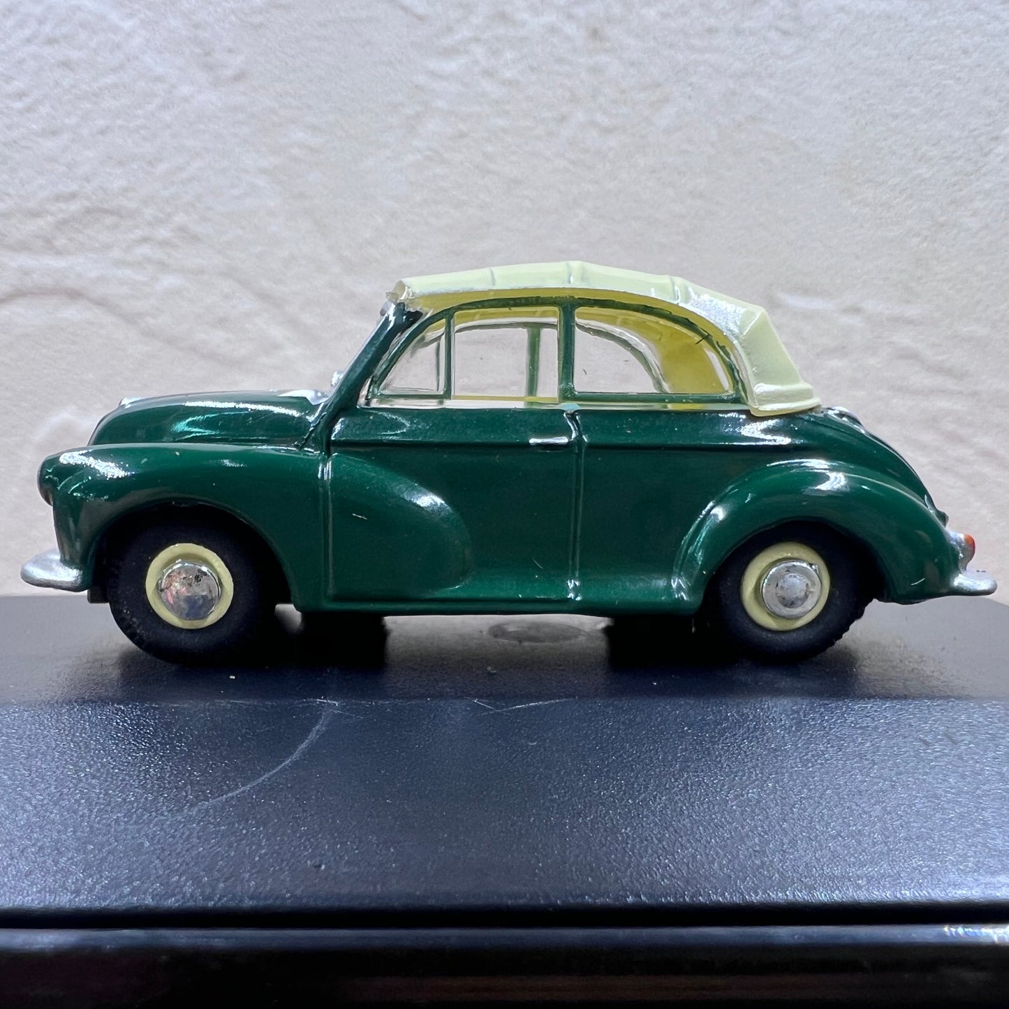 1/76 Scale Morris Minor Diecast Model Car