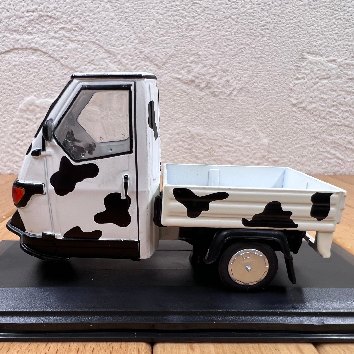 1/32 Scale 2006 Piaggio Ape 50 Mucca Tricycle Pickup Diecast Model